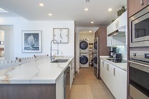 Gorgeous 2 Bedroom Condominium