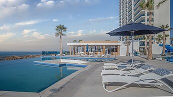 Gorgeous 2 Bedroom Condominium