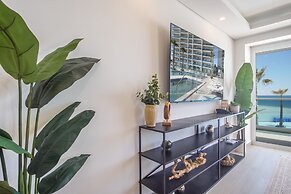 Gorgeous 2 Bedroom Condominium