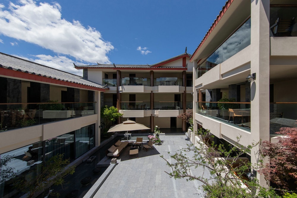 Ancient Charm Luxe Retreat Lijiang