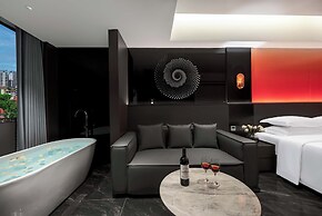 Enji International Hotel