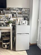 Erith Cosy Retreat Home