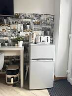 Erith Cosy Retreat Home