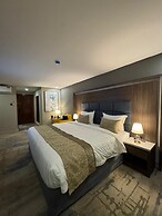 SWAT SERVICED APARTMENTS 5