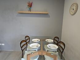 Well located Apt-1BR T2 -421