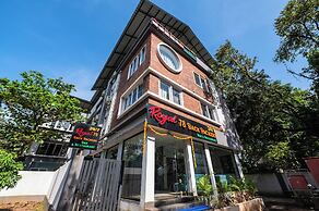 Royal 78 Backpackers Bar & Restaurant