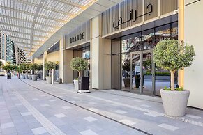 Vogue | Grande near Burj Khalifa | Dubai Mall
