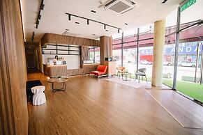 Swing & Pillows - Kota Warisan
