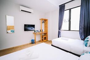 Swing & Pillows - Kota Warisan