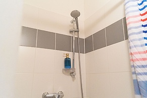 Budget 1BR Apt Sleeps 5 Belvedere