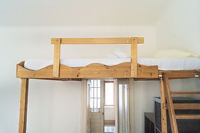 Budget 1BR Apt Sleeps 5 Belvedere