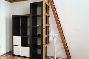 Budget 1BR Apt Sleeps 5 Belvedere