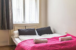 Budget 1BR Apt Sleeps 5 Belvedere