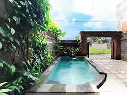 Amaluku Villa