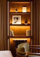 Confidential Suite 6, a Stone's Throw From the Louvre