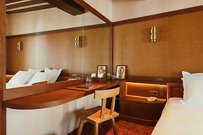 Confidential Suite 6, a Stone's Throw From the Louvre