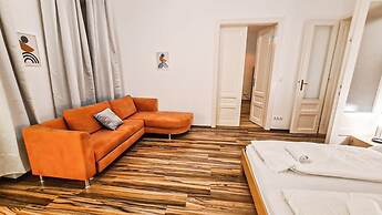 Classic 2BR Viennese Apt Near Downtown