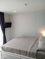 Contemporary 1BR Apt T2-724