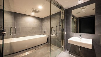 Quintessa Hotel Osaka Umeda Comic&Books