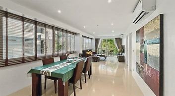 Sunset Plaza Condominium