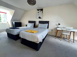 4 Bedroom Private Townhouse