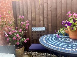 Entire Two Bedroom Detached Coach House
