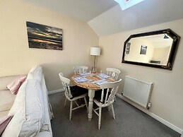 Entire Two Bedroom Detached Coach House