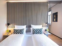 4K Hotel
