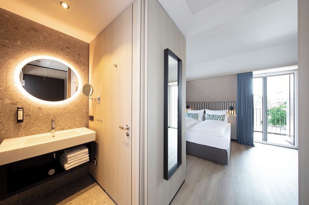 4K Hotel