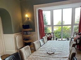 Noddfa Country House