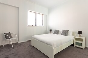 Chic Unit With Rooftop Terrace Near Sights & Shops
