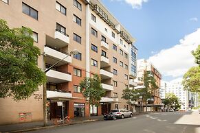 Chic Unit With Rooftop Terrace Near Sights & Shops