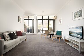 Chic Unit With Rooftop Terrace Near Sights & Shops