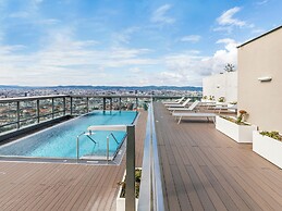 Penthouse Apartment with Rooftop Pool
