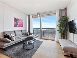 Penthouse Apartment with Rooftop Pool