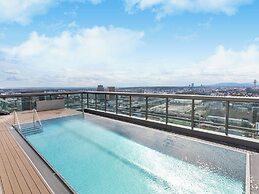 Penthouse Apartment with Rooftop Pool