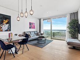 Penthouse Apartment with Rooftop Pool
