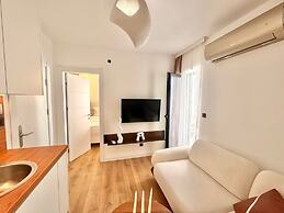 Lunamare Apartments