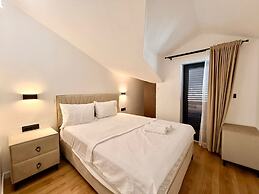 Lunamare Apartments
