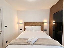 Lunamare Apartments