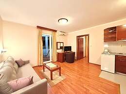 Beachfront Apartments Oaza
