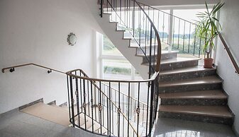 Five Studios - Premium Rooms
