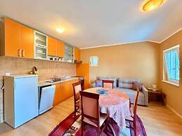 Beachfront Apartments Oaza 2