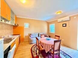 Beachfront Apartments Oaza 2