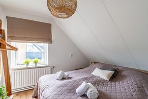 Luxury 10-person Family Villa