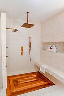 Oceans 8 Villa 6BR