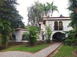 Hacienda Escondida