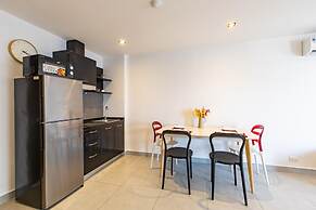 Modern Condo - 1BR T1-401