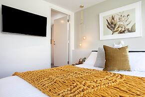 Perfect Located 2-bed With Spacious Balcony & BBQ