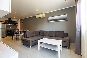 Modern Condo - 1BR T1-201
